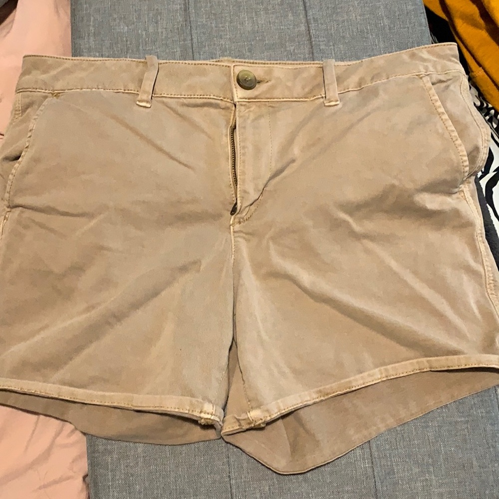 American eagle kahki shorts